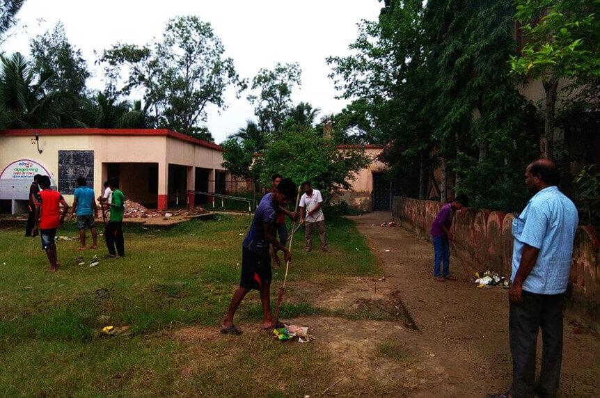Volunteer to clean up schools and school yards. hoto Credit: Mo School Abhiyan DEO WhatsApp group